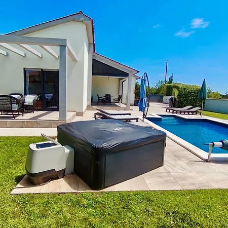 Alba Villa *